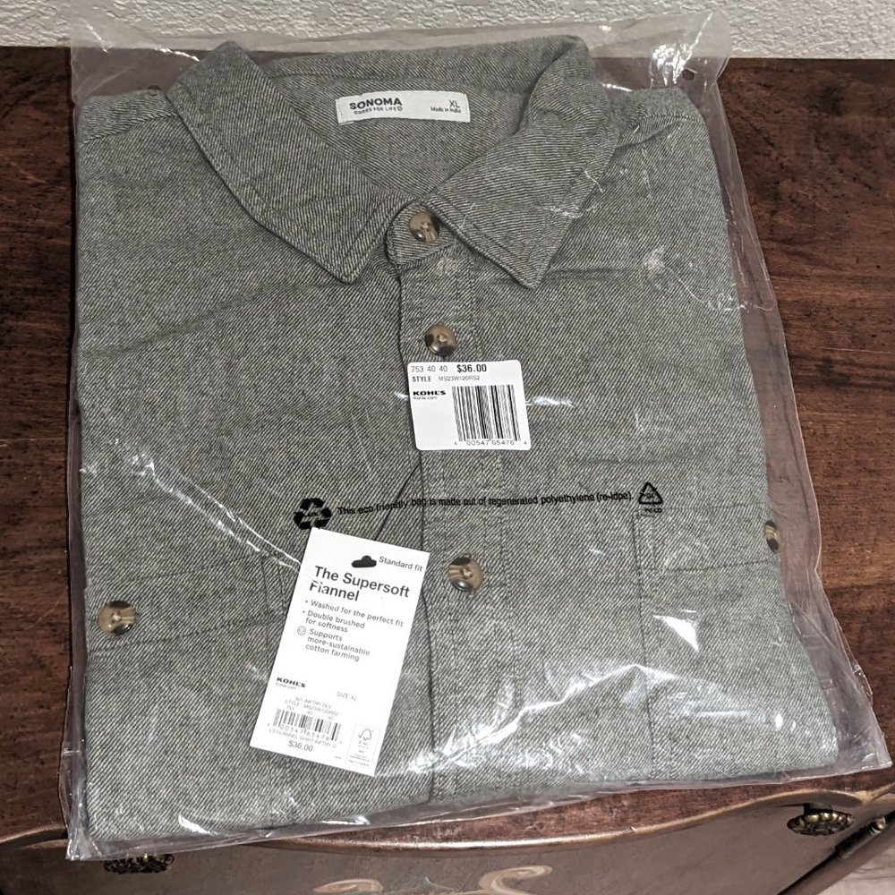 NWT Men's Green Flannel Shirt, size XL slim fit